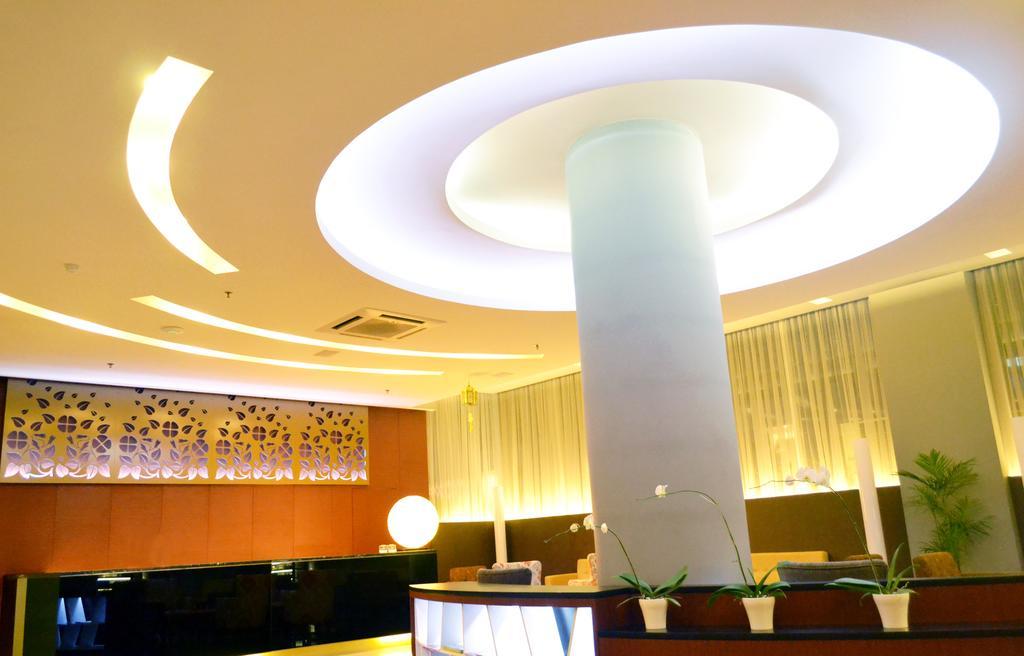 Kyriad Hotel Airport Jakarta Тангеранг Екстериор снимка