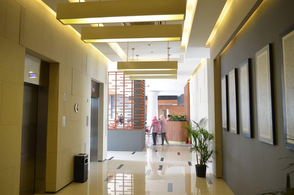 Kyriad Hotel Airport Jakarta Тангеранг Екстериор снимка