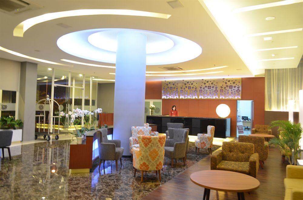 Kyriad Hotel Airport Jakarta Тангеранг Екстериор снимка