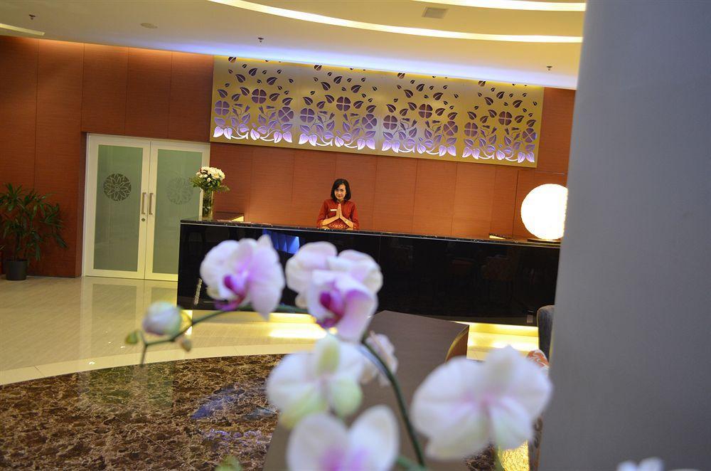 Kyriad Hotel Airport Jakarta Тангеранг Екстериор снимка