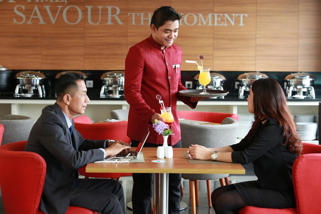 Kyriad Hotel Airport Jakarta Тангеранг Екстериор снимка