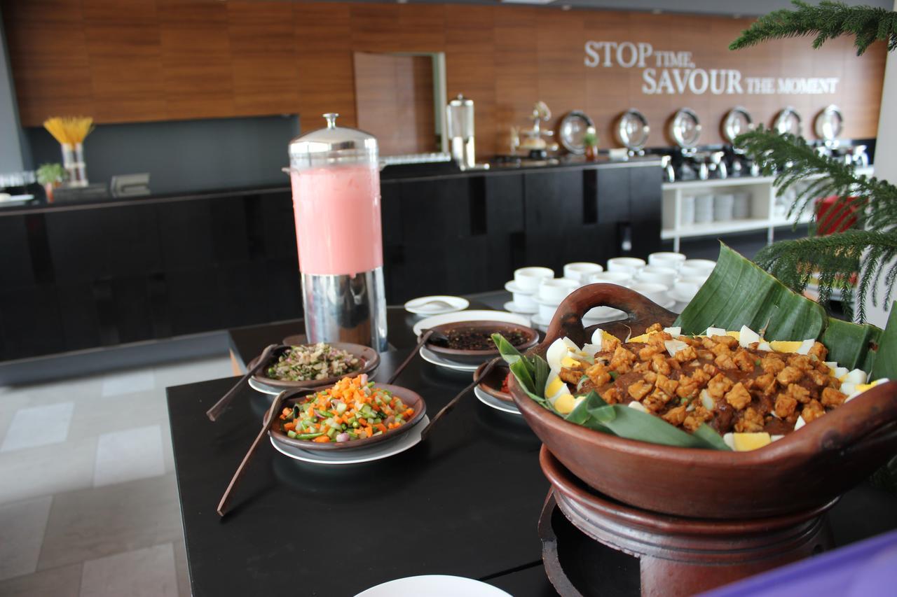 Kyriad Hotel Airport Jakarta Тангеранг Екстериор снимка