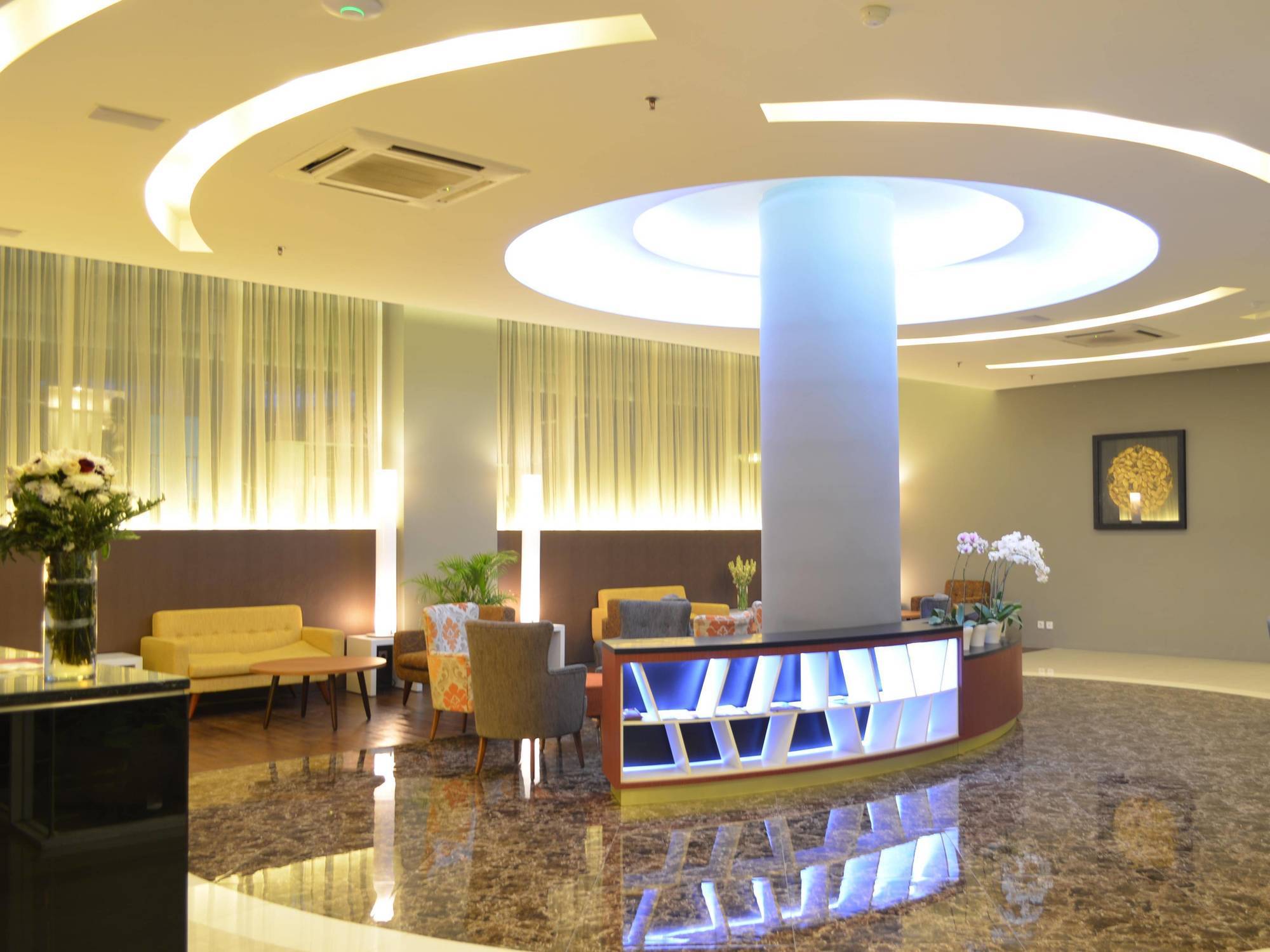 Kyriad Hotel Airport Jakarta Тангеранг Екстериор снимка