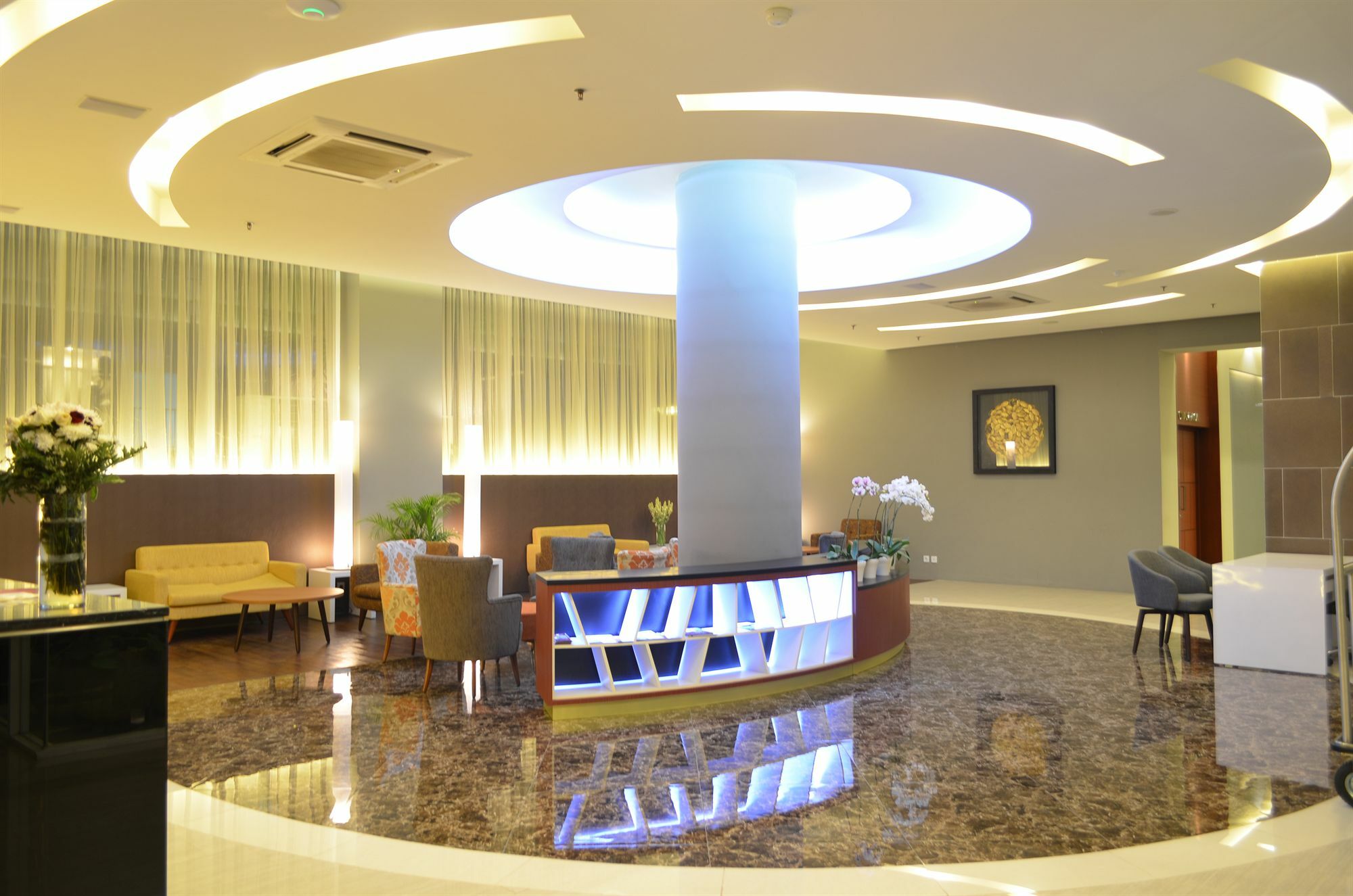 Kyriad Hotel Airport Jakarta Тангеранг Екстериор снимка