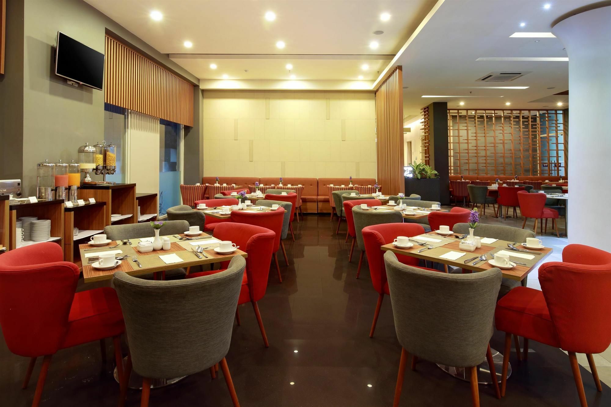 Kyriad Hotel Airport Jakarta Тангеранг Екстериор снимка