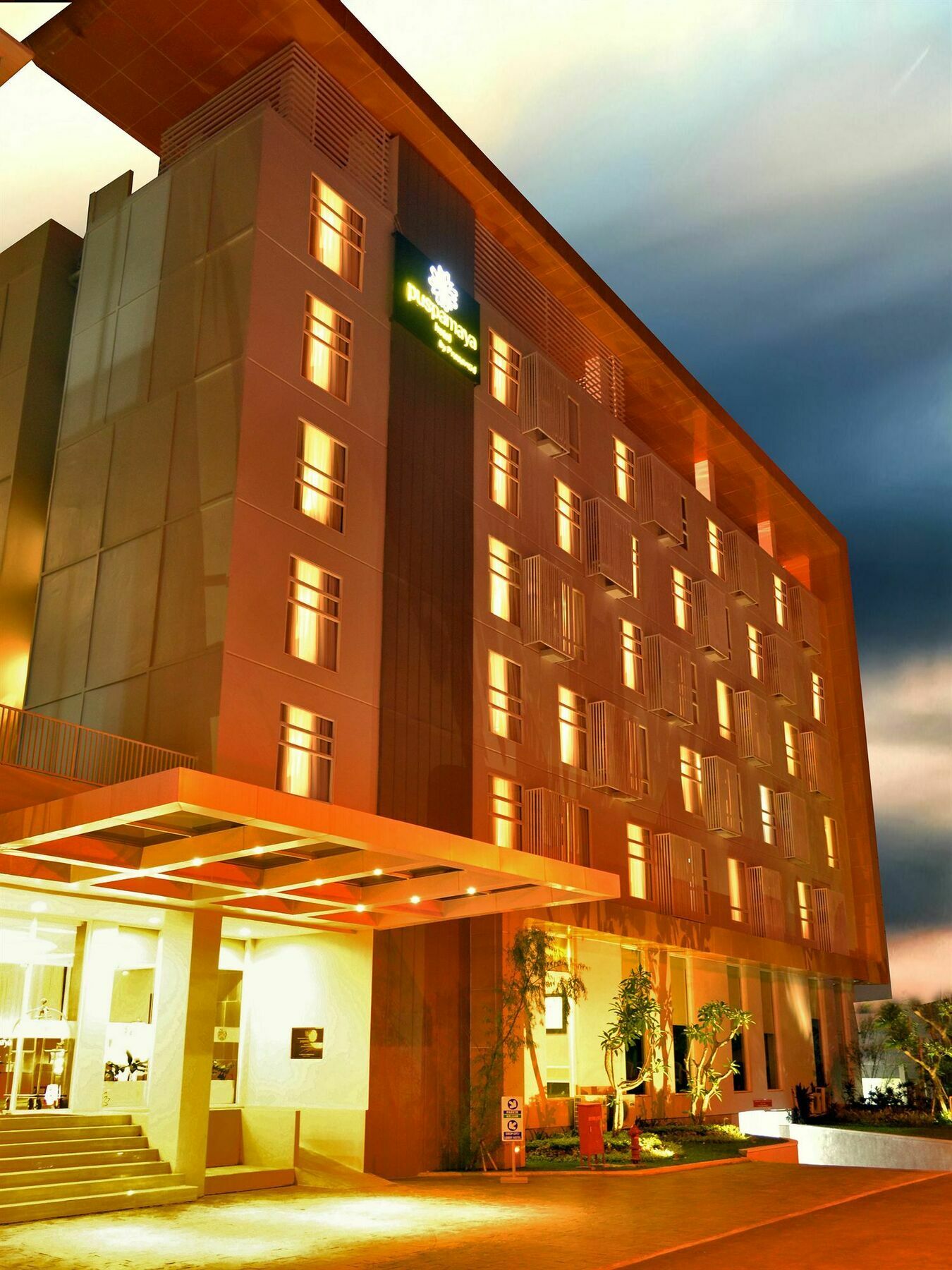 Kyriad Hotel Airport Jakarta Тангеранг Екстериор снимка