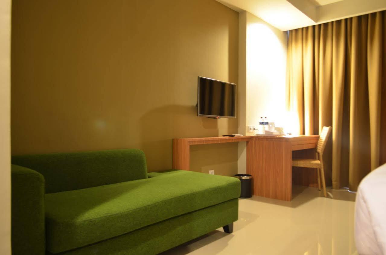 Kyriad Hotel Airport Jakarta Тангеранг Екстериор снимка