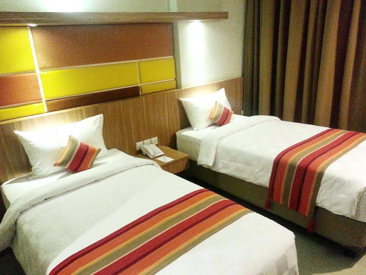 Kyriad Hotel Airport Jakarta Тангеранг Екстериор снимка
