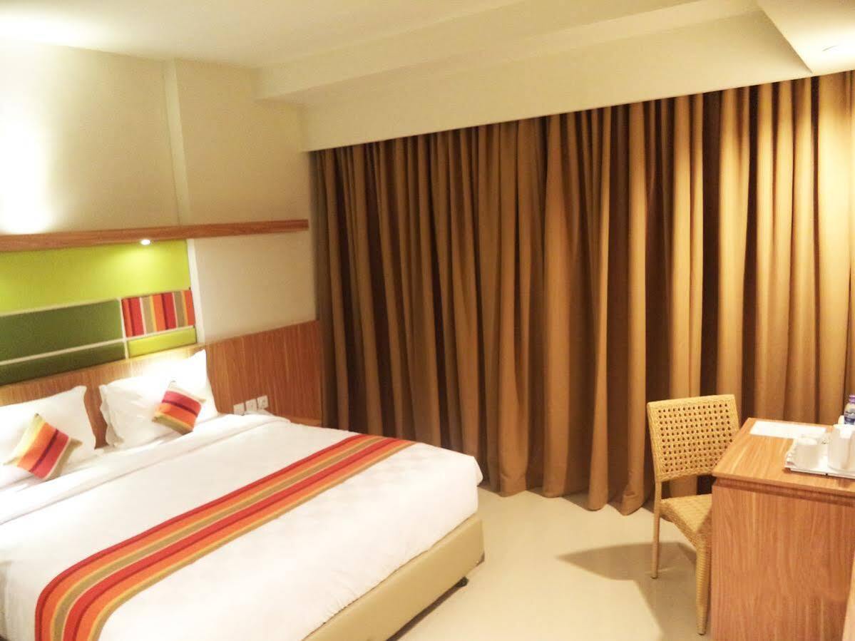 Kyriad Hotel Airport Jakarta Тангеранг Екстериор снимка
